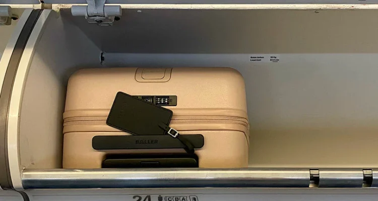 Panduan bagasi pesawat terbaru lengkap: aturan berat, ukuran kabin & bagasi terdaftar, serta tips hemat untuk perjalanan tanpa ribet.