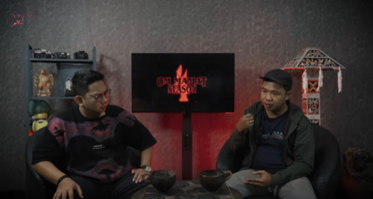 Pengalaman nyata jurnalis Kalimantan yang diteror sosok kuyang sejak menulis buku, hingga gangguan beralih ke istrinya yang tengah hamil. Pengalaman nyata jurnalis Kalimantan yang diteror sosok kuyang sejak menulis buku, hingga gangguan beralih ke istrinya yang tengah hamil.