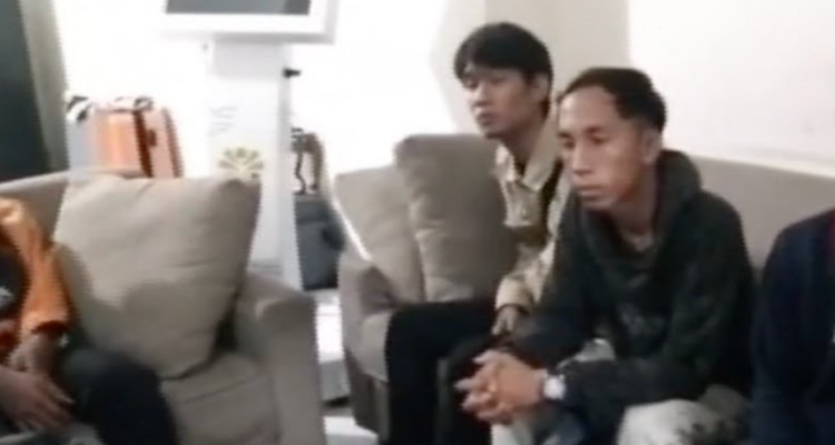 Sebanyak 10 pemuda nyaris menjadi korban TPPO setelah tergiur lowongan kerja ke Kamboja lewat media sosial dengan janji gaji tinggi. Sebanyak 10 pemuda nyaris menjadi korban TPPO setelah tergiur lowongan kerja ke Kamboja lewat media sosial dengan janji gaji tinggi.