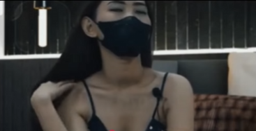 Semuanya bermula dari tempat kerja FnB (Food and Beverage). Saya server, dia barista. Usia kami seumuran atau dekat, dan awalnya hanya godain-godainan biasa.