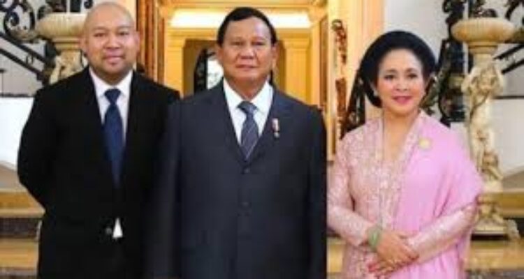Deskripsi gambar: Prabowo Subianto dan Titiek Soeharto saat menghadiri acara publik sebelum perceraian mereka, menampilkan suasana formal dan profesional.